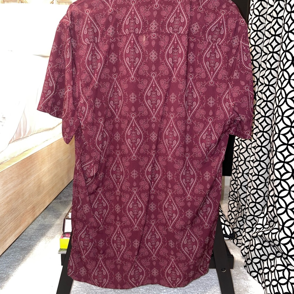 Mens Small short sleeve button down shirt